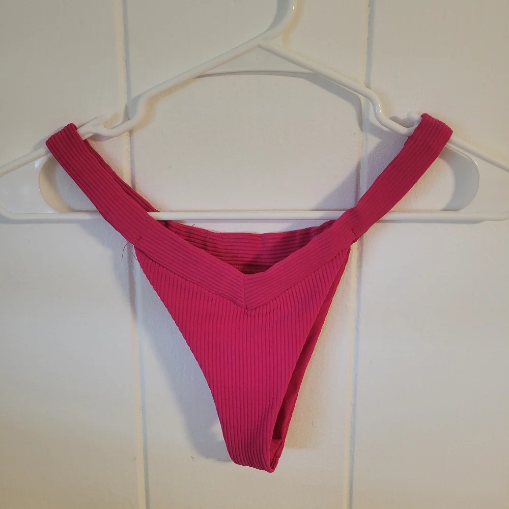 Frankie's Bikinis Hot Pink Ribbed V-Front Medium Bikini Bottom